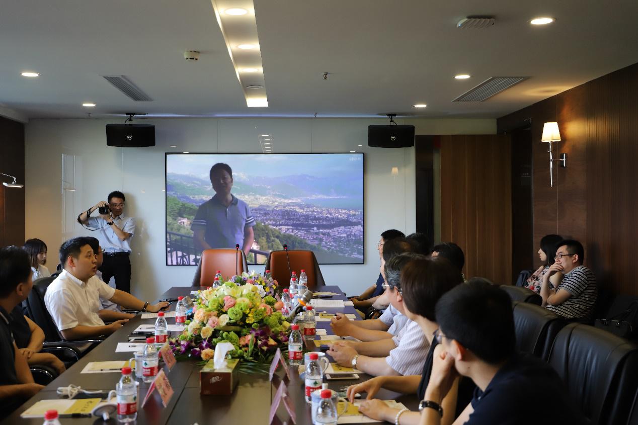 基地及华东政法大学校友会经济法学院杭州联络部的合作设立签约挂牌